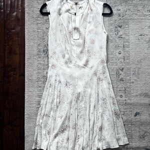Elegant Sleeveless White Dress